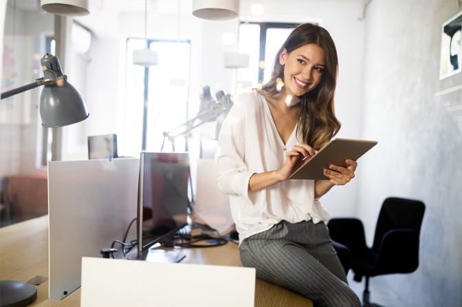 BELLE AU BUREAU